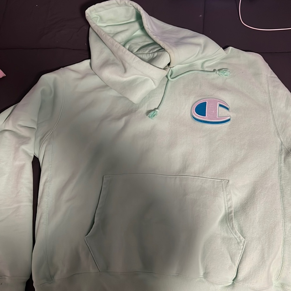 Men’s champion, light, green sweatshirt, size extra large